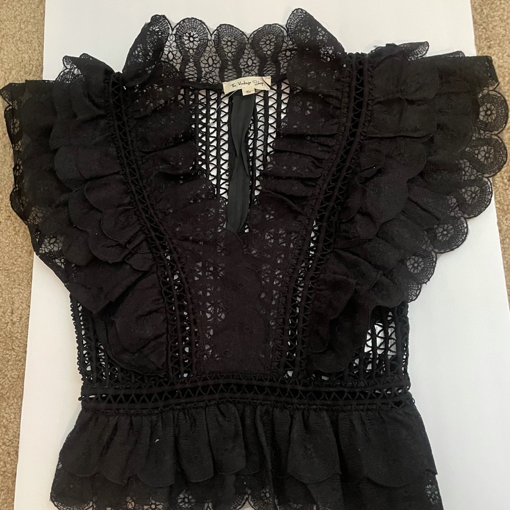 Blusa de encajes negra! Nueva nunca usada!